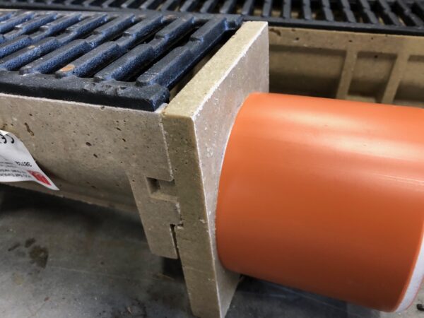 Gutter with cast iron grid - Image 3